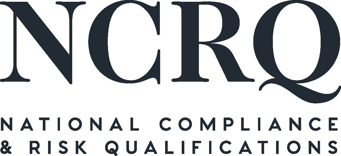 Weißer Hintergrund mit zentrierter fetter schwarzer Schrift "National Compliance & Risk Qualifications" in einer modernen Schriftart, umgeben von einem dünnen schwarzen Rand.