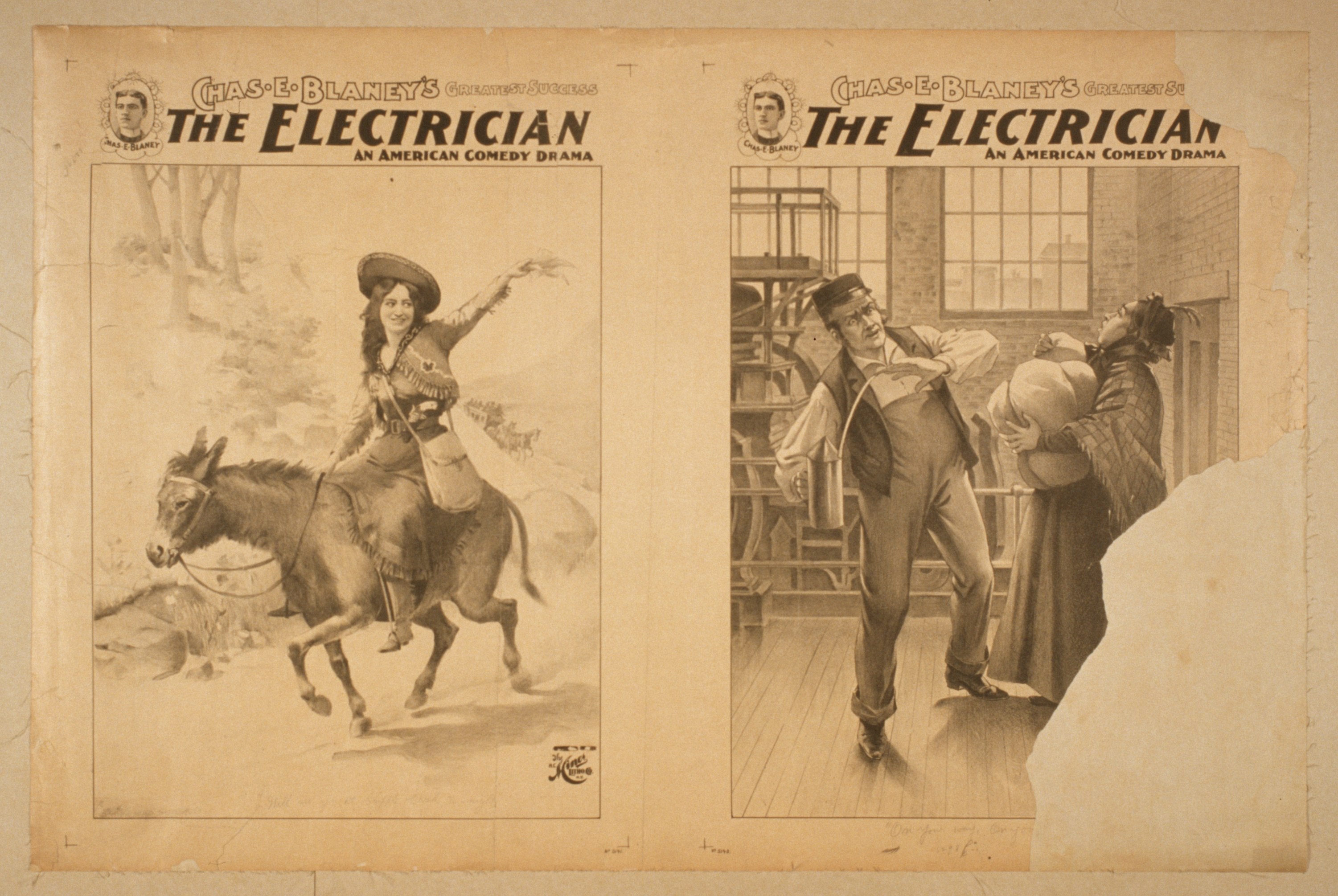 Frau auf einem Pferd links mit drei Personen rechts, eine hält einen Hut, vor einem Gebäude mit Fenstern und dem Text "The Electrician - Ein amerikanisches Comedy-Drama" oben.