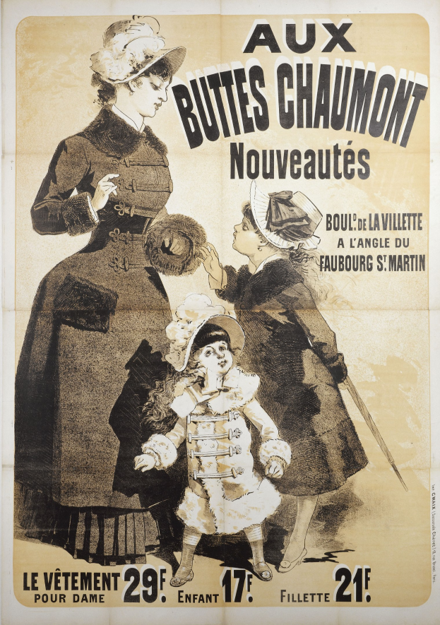 Ein Plakat für eine Modenschau, das eine Frau in einem langen, hochgeschlossenen Kleid mit langen Ärmeln und ein Kind in einem passenden Kleid und Hut zeigt, die Arm in Arm stehen und in die Ferne blicken.