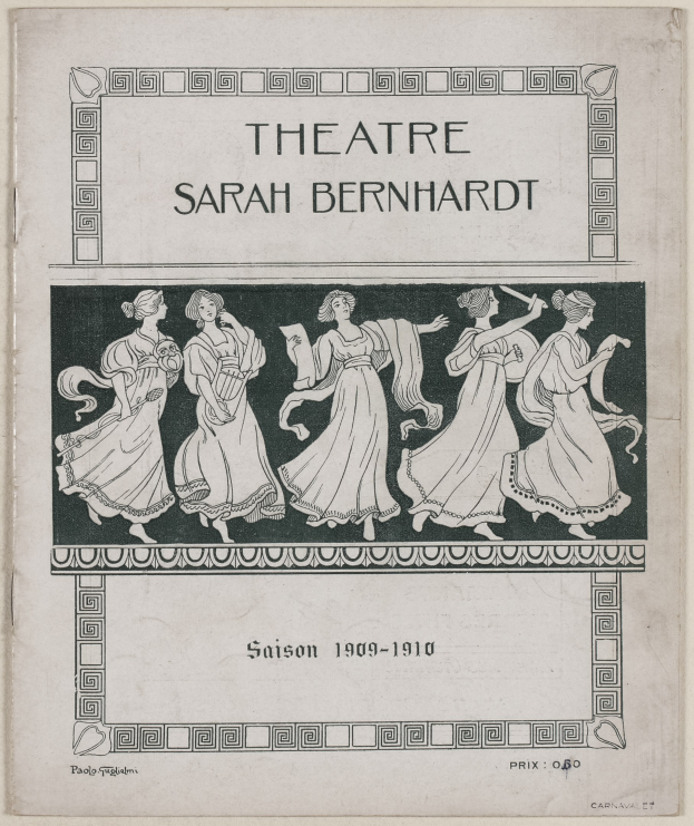 Plakat für das Theater Sarah Bernhardt von 1909-1910 mit einer Gruppe von Frauen in der Mitte und Text, der das Theater und die Schauspieler beschreibt.