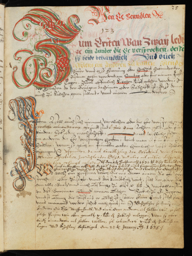 Offenes Buch mit rot-grünem Design, das eine Textseite zeigt, identifiziert als bibl munich, ms 0060, f 002v-002.