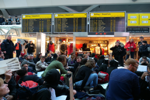 Zehntausende Flugpassagiere von Streikwarnung betroffen