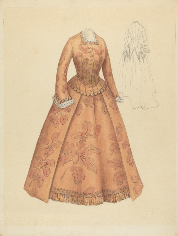 Ein detailliertes Zeichnung eines 18. Jahrhundert-Kostüm-Entwurf mit einem langen Kleid mit hohem Kragen, floral gemustertem Oberteil in Rosa, Lila und Blau und einem bodenlangen Rock mit Spitzenbesatz vor einem hellblauen Hintergrund.