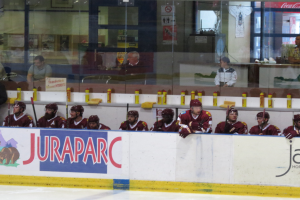 POL-E: Essen: Gästespieler während eines Eishockeyspiels ausgeraubt - Zeugen gesucht