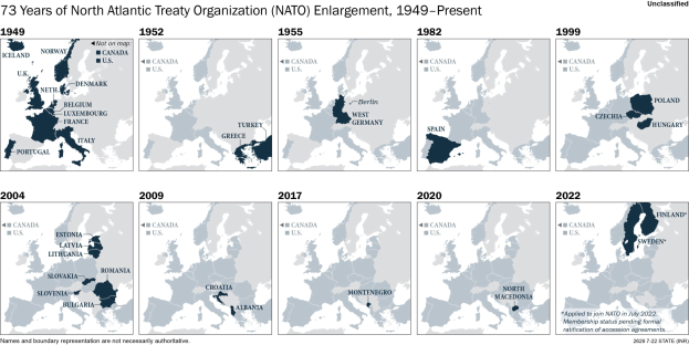 Karte veranschaulicht die NATO-Erweiterung von 1949 bis heute, wobei die Regionen farblich nach dem Jahr des Beitritts unterteilt sind.