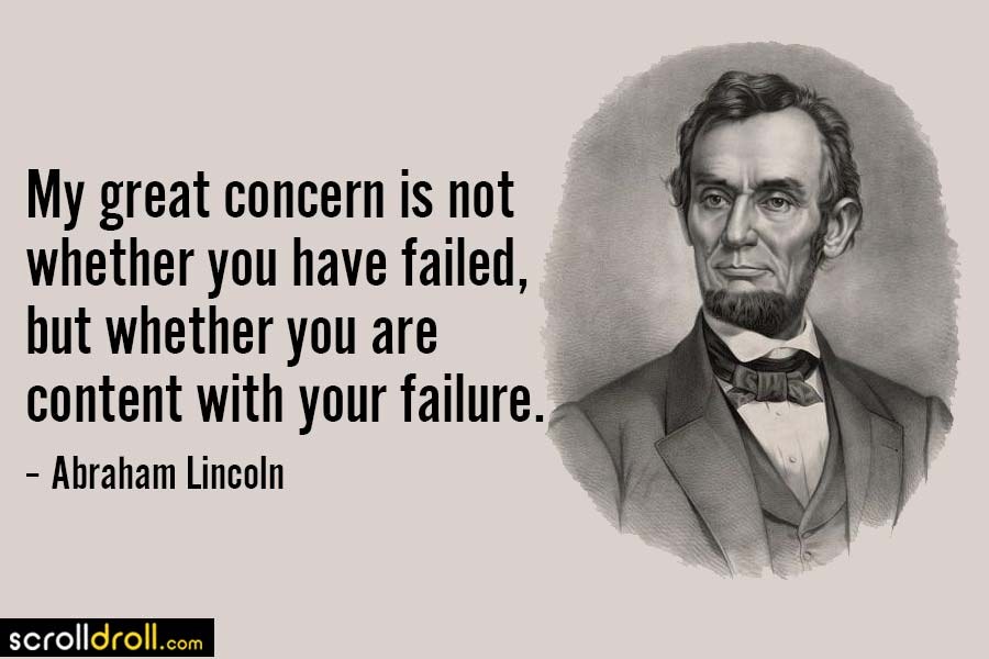 Porträt von Abraham Lincoln in Anzug und Krawatte mit ernstem Gesichtsausdruck, begleitet von dem Zitat "Mein großer Kummer ist nicht, ob Sie gescheitert sind, sondern ob Sie mit Ihrem Scheitern zufrieden sind" in fetter Schrift.