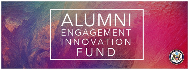 Plakat mit 'Alumni Engagement Innovation Fund' in fetter schwarzer Schrift auf einem weißen Hintergrund und dem Logo des Fonds unten rechts.