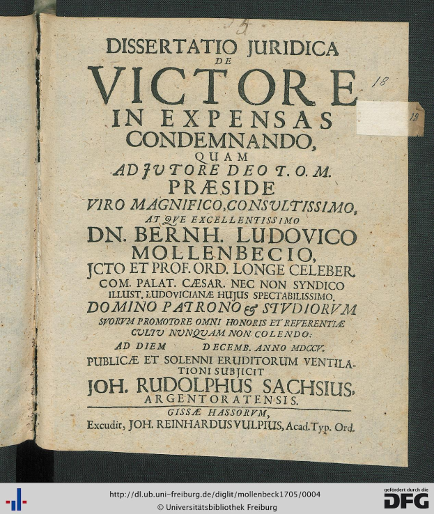 Offenes Buch mit dem Titel "Dissertation Juridica de Victore in Expensas Condemando" und sichtbarem Text, wahrscheinlich rechtliche Dokumente.