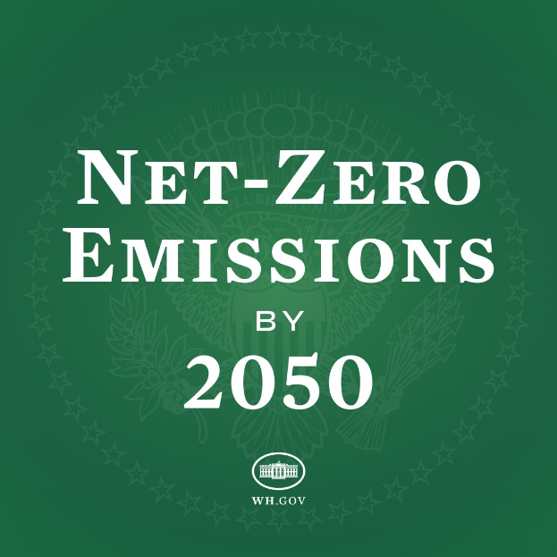 Grüner Hintergrund mit fetter weißer Schrift, die "net-zero emissions by 2050" liest.