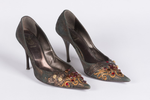 Suki Waterhouse's Jimmy Choo Heels Whisperen die Macht der Frauen