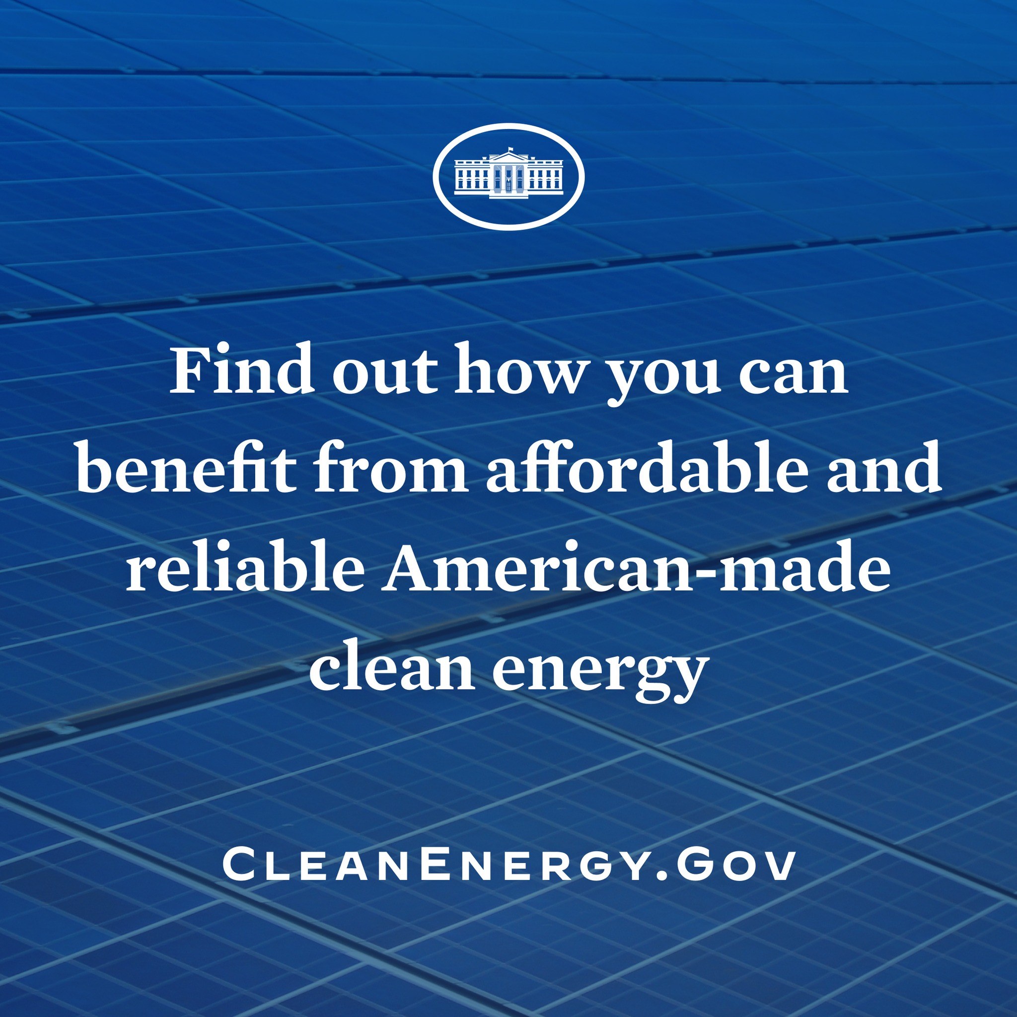 Plakat mit einem blauen Kreis-Logo, das einen weißen Stern enthält und weißen Text mit der Aufschrift "Finden Sie heraus, wie Sie von erschwinglicher und zuverlässiger amerikanischer Made Clean Energy profitieren können", vor einem hellblauen Hintergrund.